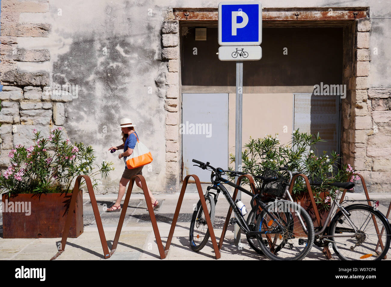 Posti di parcheggio per biciclette, La Ciotat, Bouches-du-Rhône, Francia Foto Stock