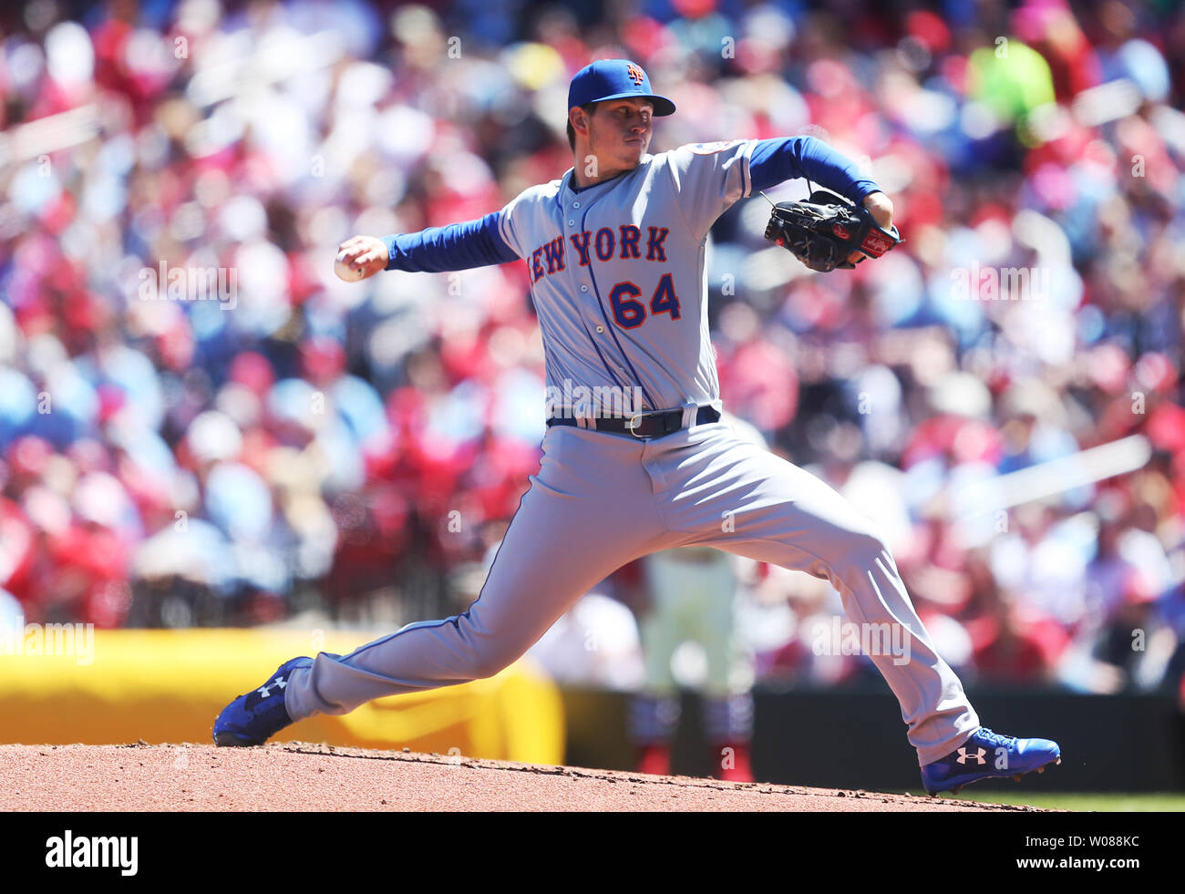 New Yotk Mets a partire lanciatore Chris Flexen offre un passo a St. Louis Cardinals nel secondo inning al Busch Stadium di St Louis il 20 aprile 2019. Foto di Bill Greenblatt/UPI Foto Stock