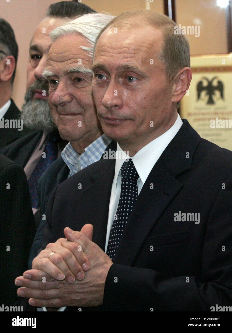 Il presidente russo Vladimir Putin assiste l apertura di un nuovo high-tech edificio per gli archivi dello Stato Russo storia archivi a San Pietroburgo, 23 dicembre 2005. (UPI foto/Anatoli Zhdanov) Foto Stock