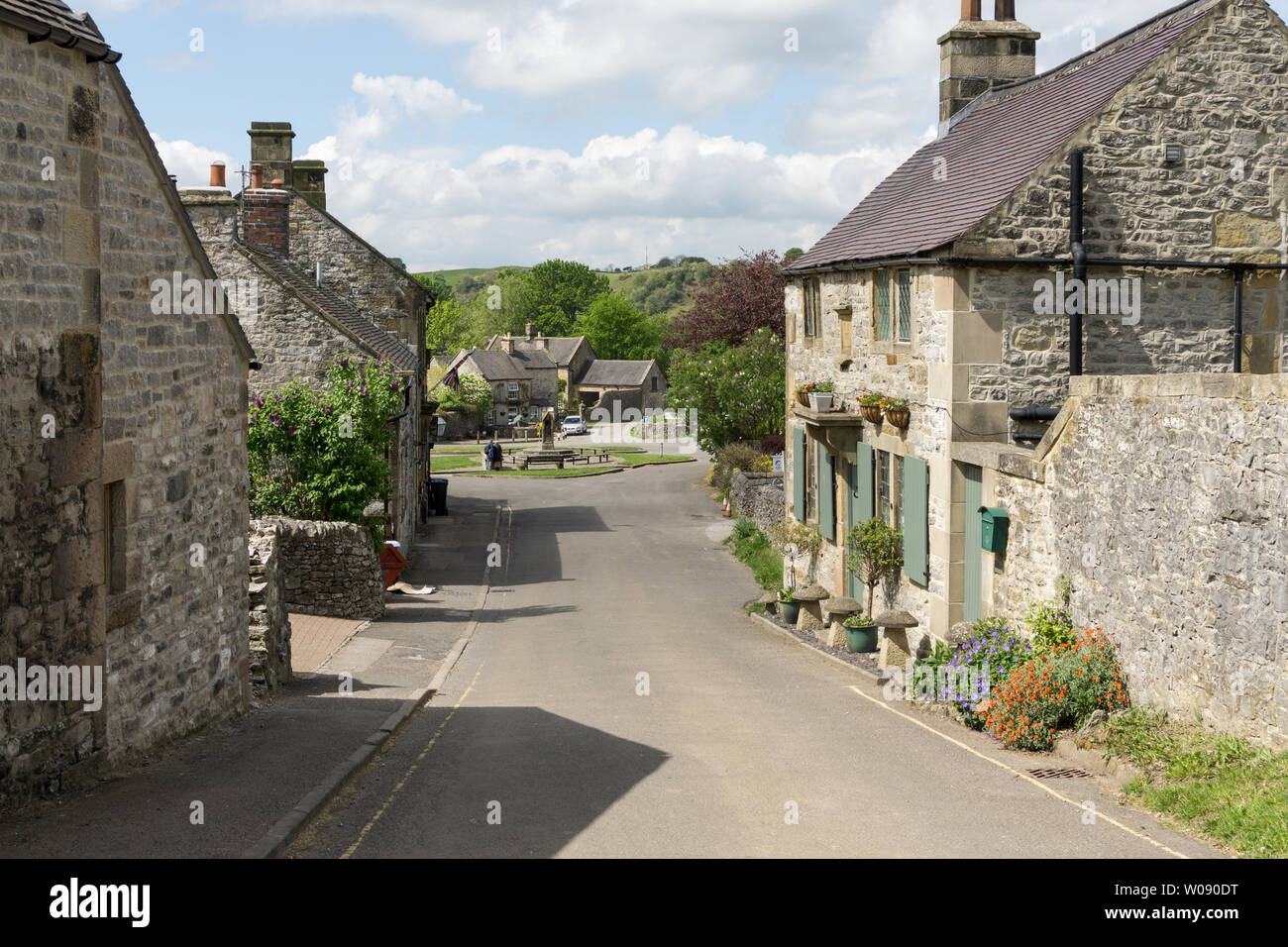 Estate street scene nel grazioso quartiere di picco villaggio di Hartington, Derbyshire, Regno Unito Foto Stock