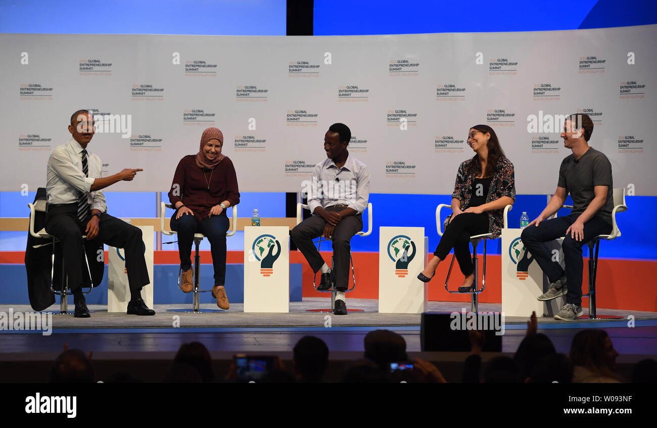 Il presidente Barack Obama (L) porta un panel di discussione con (L-R) Mai mediare di Egitto, Jean Bosco Nzeyimana del Ruanda, Mariana Costa Checa del Perù e fondatore di Facebook Mark Zuckerberg alla imprenditorialità globale Summit 2016 presso la Stanford University a Palo Alto, in California, il 24 giugno 2016. GES ha lo scopo di collegare American imprenditori e investitori con controparti internazionali. Foto di Terry Schmitt/UPI Foto Stock