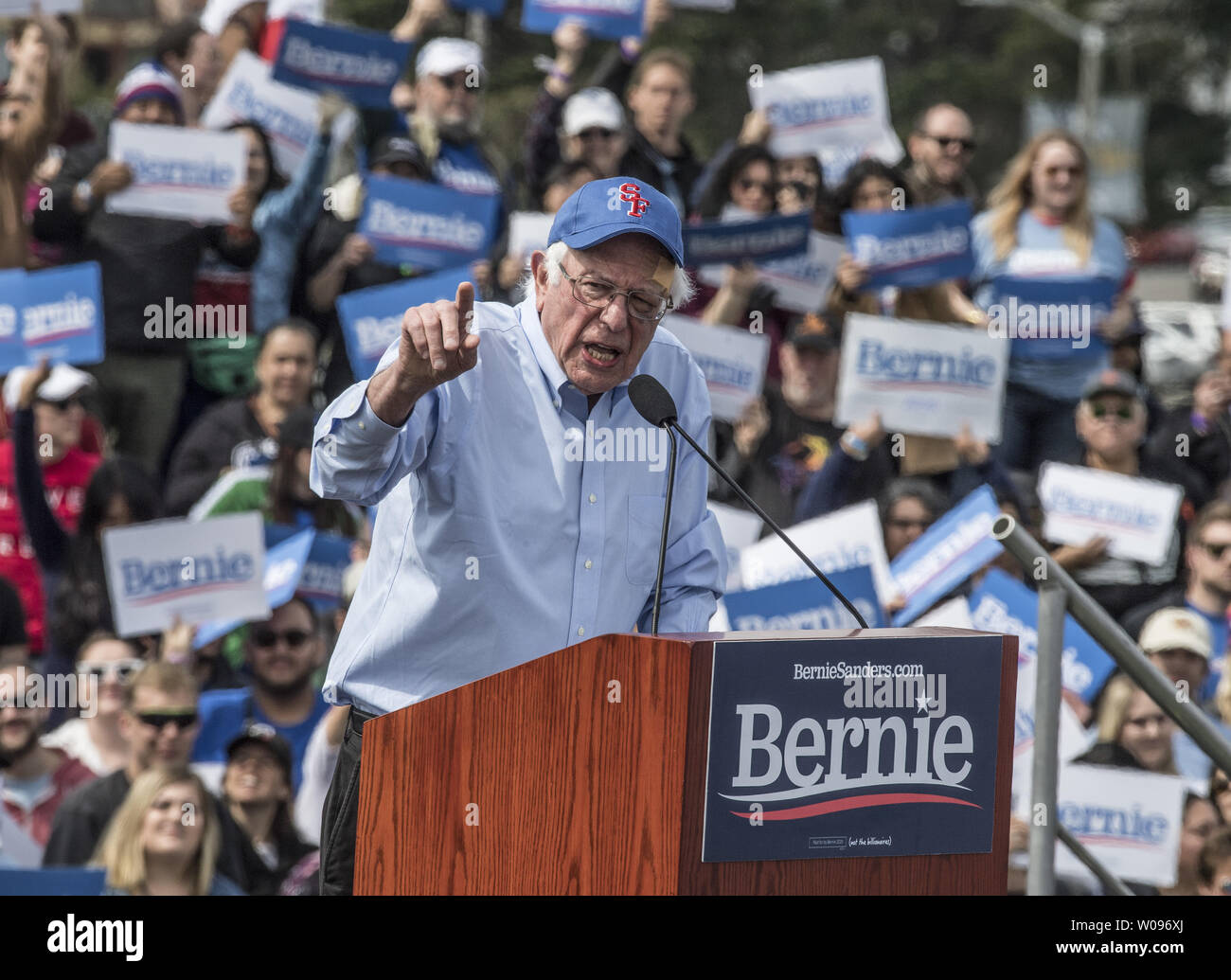 Il Sen. Bernie Sanders risolve un rally a Ft. Mason a San Francisco il 24 marzo 2019. Sanders ha aderito al campo crescente di candidati per opporsi Presidente Trump nel 2020 elezione. Foto di Terry Schmitt/UPI Foto Stock