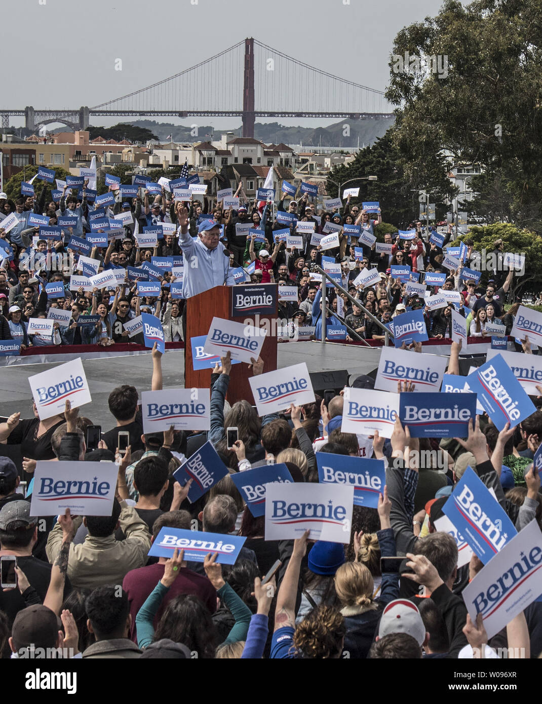 Il Sen. Bernie Sanders risolve un rally a Ft. Mason a San Francisco il 24 marzo 2019. Sanders ha aderito al campo crescente di candidati per opporsi Presidente Trump nel 2020 elezione. Foto di Terry Schmitt/UPI Foto Stock