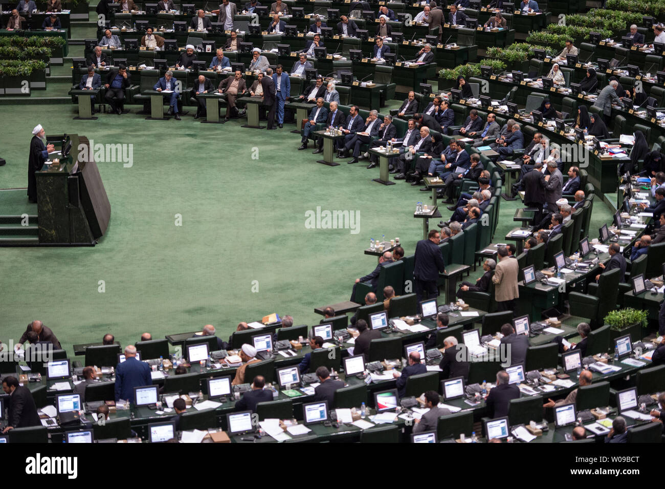 Il presidente iraniano Hassan Rouhani parla al parlamento iraniano a Teheran il Martedì, 28 agosto 2018. Rouhani affrontate le attuali condizioni economiche del paese. Foto di Maryam Rahmanian/UPI Foto Stock