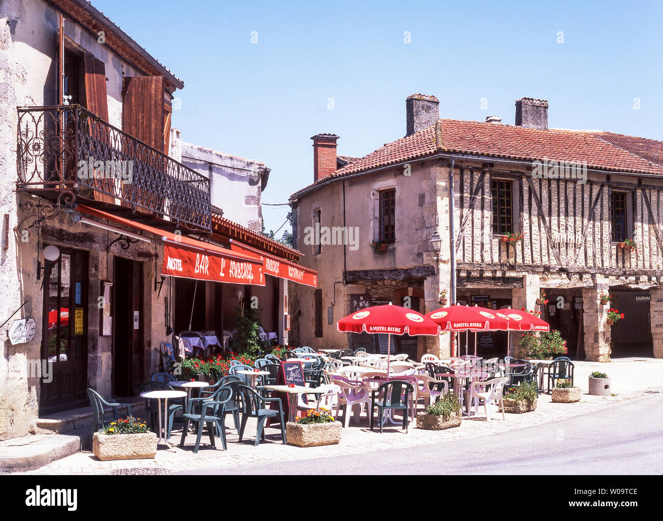Francia.Dept Gers. Il villaggio di Fources. Il solo circolare bastide (1289 AD) in Francia.it è stato un inglese bastide fondata dal re Edoardo il 1st. Foto Stock Francia.Dept Gers. Il villaggio di Fources. Il solo circolare bastide (1289 AD) in Francia.it è stato un inglese bastide fondata dal re Edoardo il 1st. Foto Stock