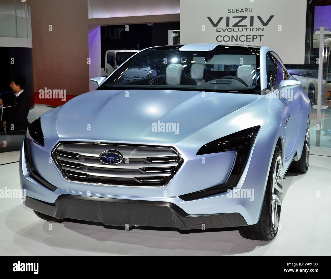 Fuji Heavy Industries Ltd.(SUBARU) 'VIZIV CONCETTO' viene visualizzato sul display durante la giornata della stampa a 43Tokyo Motor Show 2013 a Tokyo in Giappone, il 20 novembre 2013. UPI/Keizo Mori Foto Stock