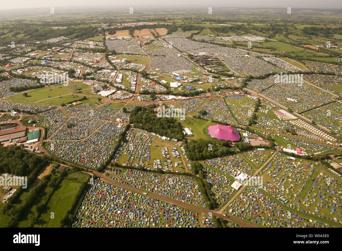 Una veduta aerea del festival di Glastonbury sito presso l'azienda agricola degna in Somerset. Foto Stock