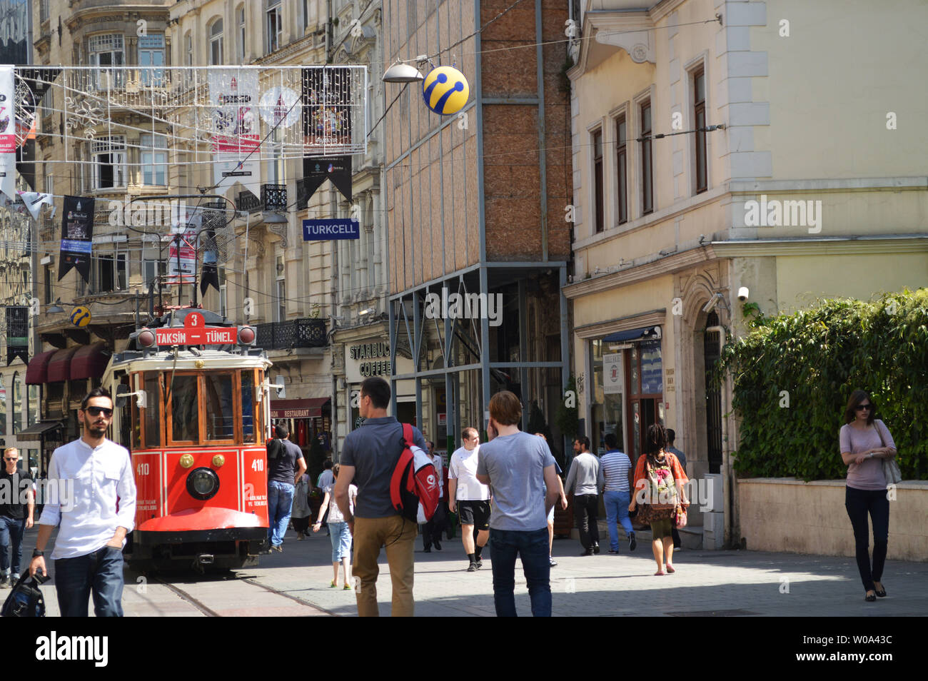 Passeggiate in Istiklal Street a Istanbul, Turchia Foto Stock