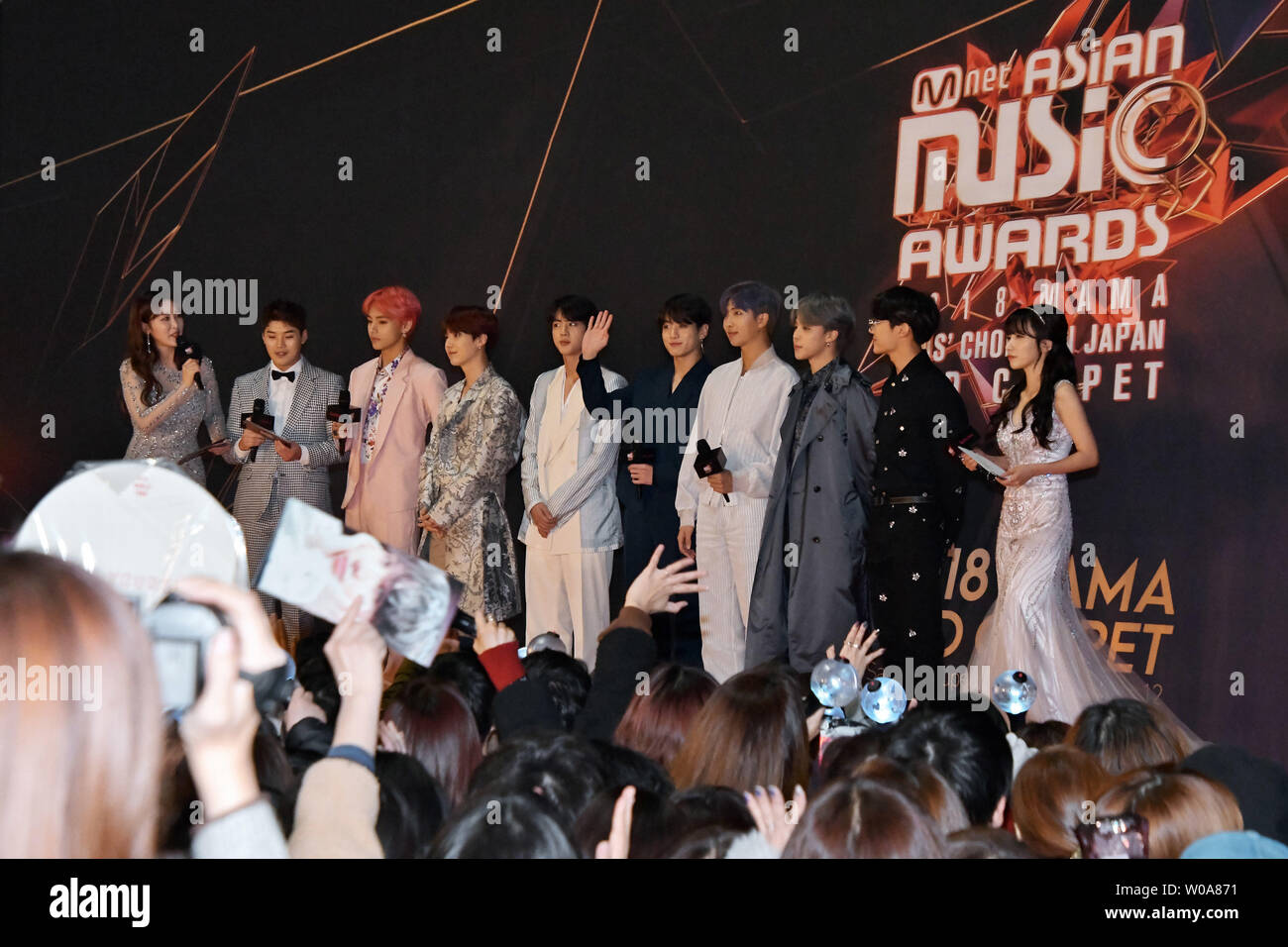 Membri del sud coreano K-gruppo Pop BTS assistere alla cerimonia di redcarpet per '2018 MAMA(Mnet Asian Music Awards) ventola scelta del Giappone " a Saitama, Giappone su Dcember 12, 2018. Foto di Keizo Mori/UPI Foto Stock