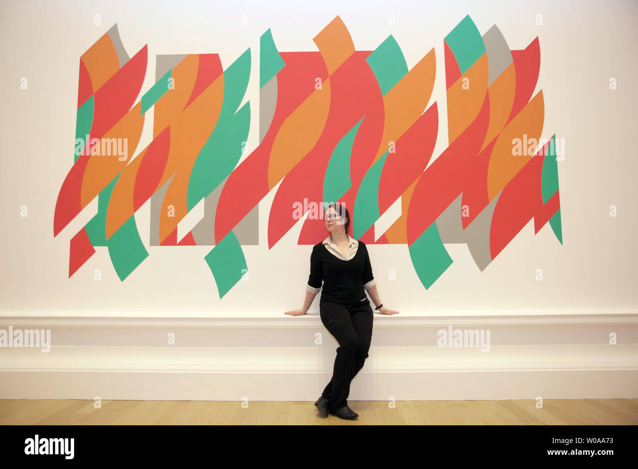 Edinburgh, Regno Unito, 13 GIU, 2019: Rajasthan, un dipinto dall'artista astratto Bridget Riley, parte di una mostra presso il Royal Scottish Academy Foto Stock