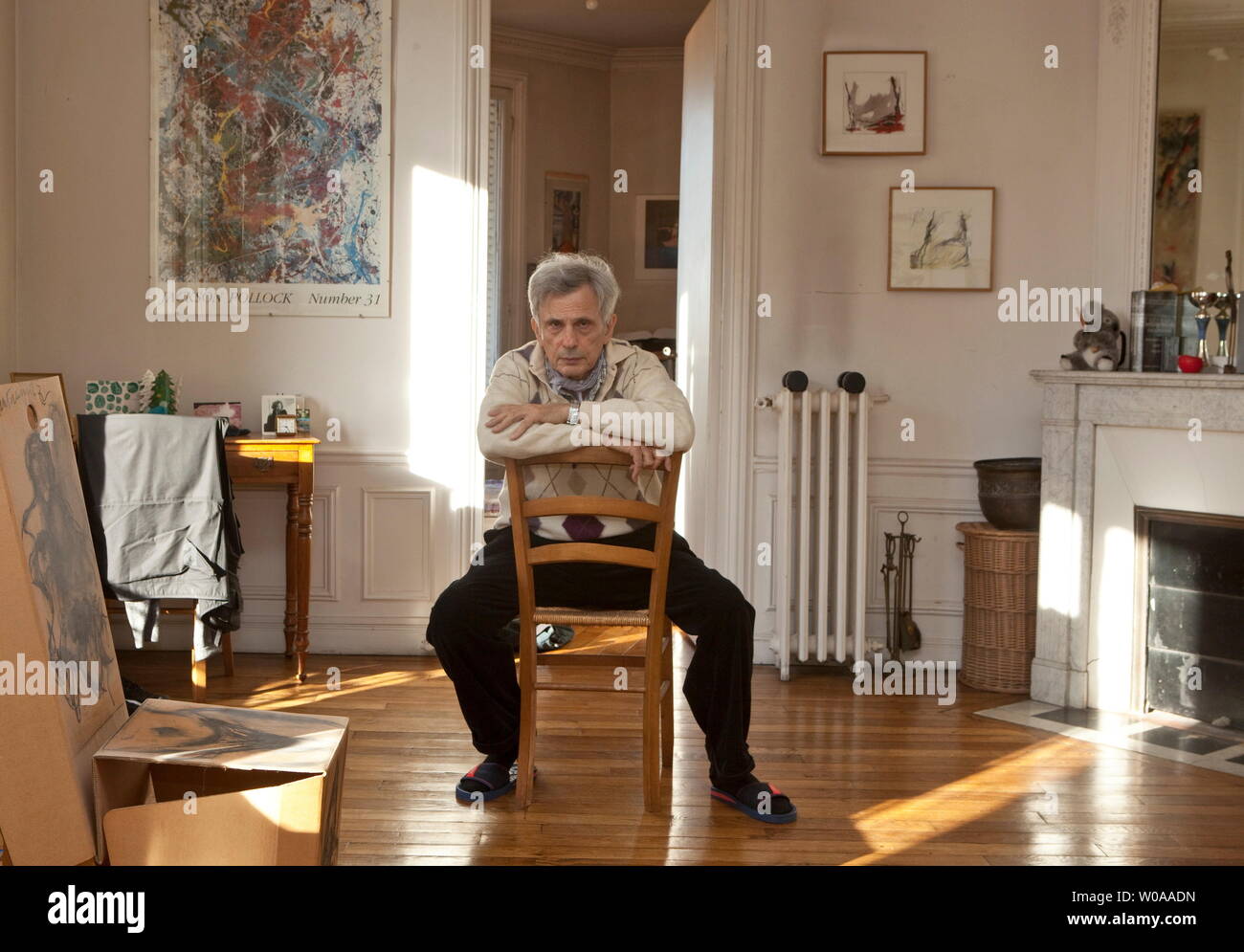 JEROME CHARYN,scrittore nel suo appartamento a Parigi Foto Stock