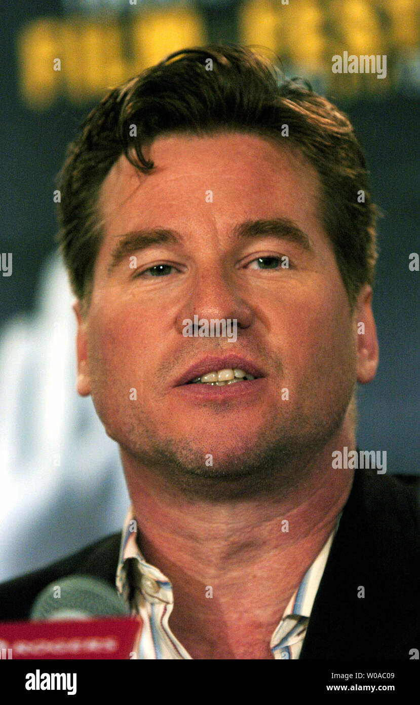 Val Kilmer risponde alle domande dei media in occasione di una conferenza stampa per 'Kiss, Kiss, Bang Bang presso il Sutton Place Hotel durante il Toronto International Film Festival il 9 settembre 2005 a Toronto in Canada. (UPI foto/Christine masticare) Foto Stock