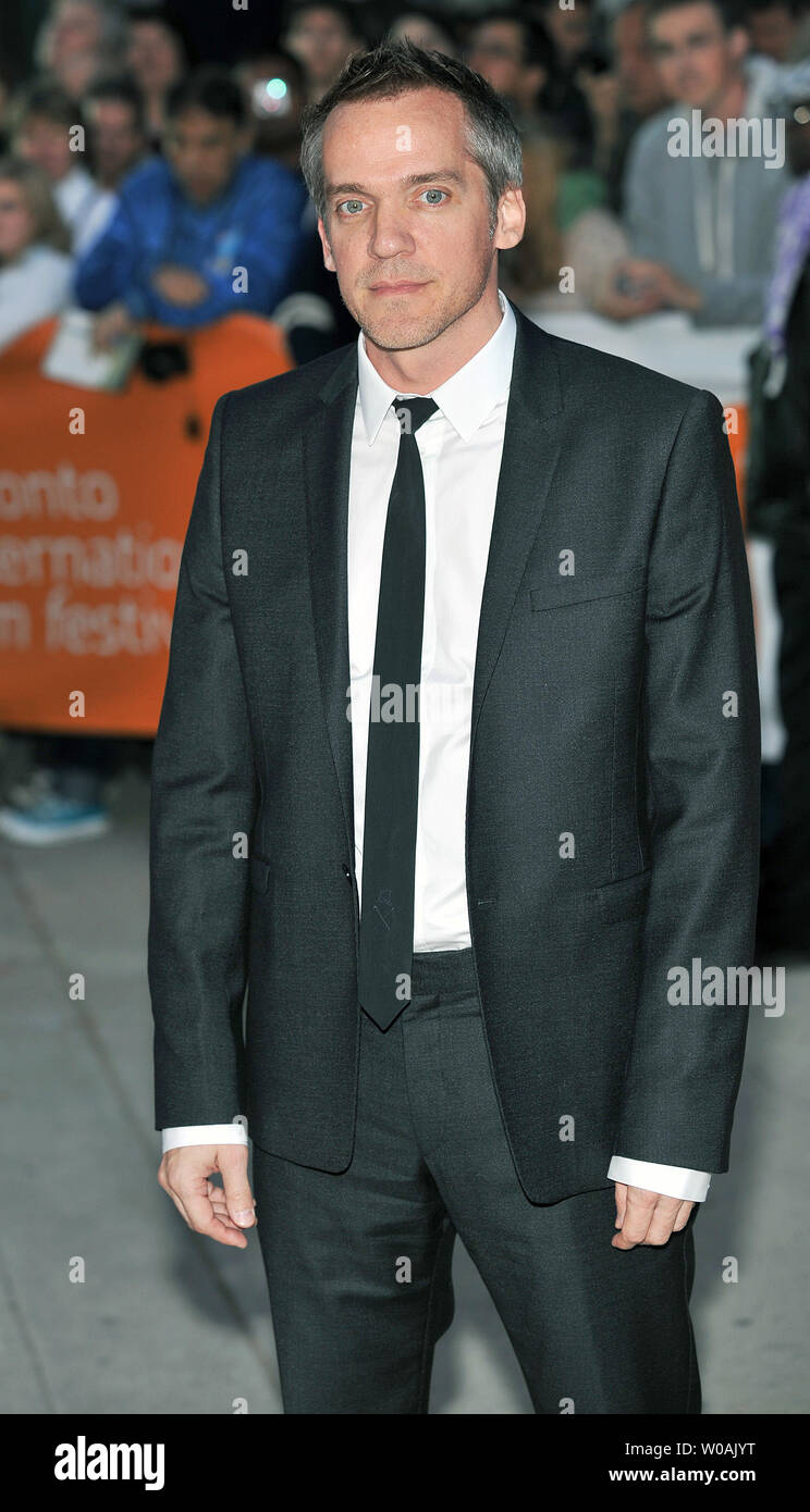 Direttore Jean-Marc Valle arriva al Roy Thomson Hall per il gala premiere di 'Il giovane Victoria' che chiude il Toronto International Film Festival di Toronto in Canada il 19 settembre 2009. UPI /Christine masticare Foto Stock