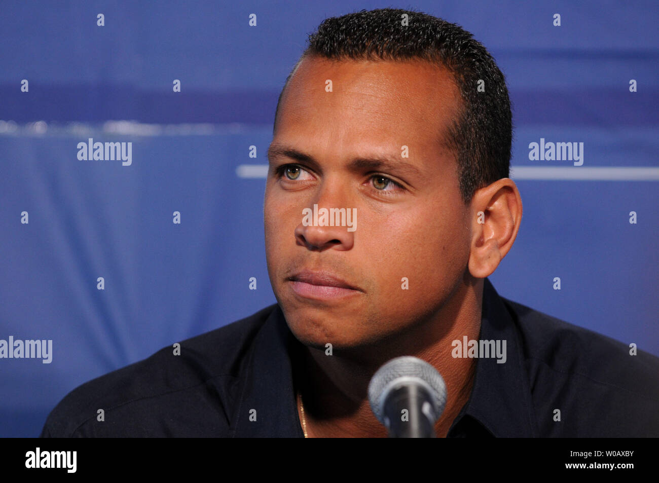 New York Yankees' terzo baseman Alex Rodriguez parla sul suo uso del divieto di miglioramento delle prestazioni di droga nel corso di una conferenza stampa a Steinbrenner Field a Tampa, Florida il 17 febbraio 2009. Un recente rapporto rilasciato ha dimostrato che Rodriguez testati positivi per una sostanza vietata nel 2003. (UPI foto/Kevin Dietsch) Foto Stock