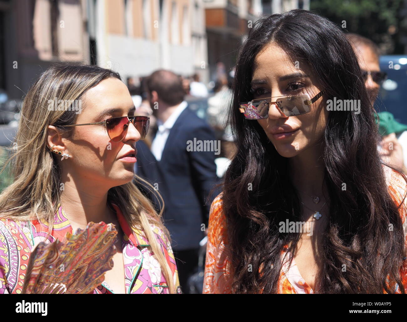 MILANO, Italia: 16 giugno 2019: fashion blogger street style abiti durante Milano Fashion Week Uomo 2019/2020 Foto Stock