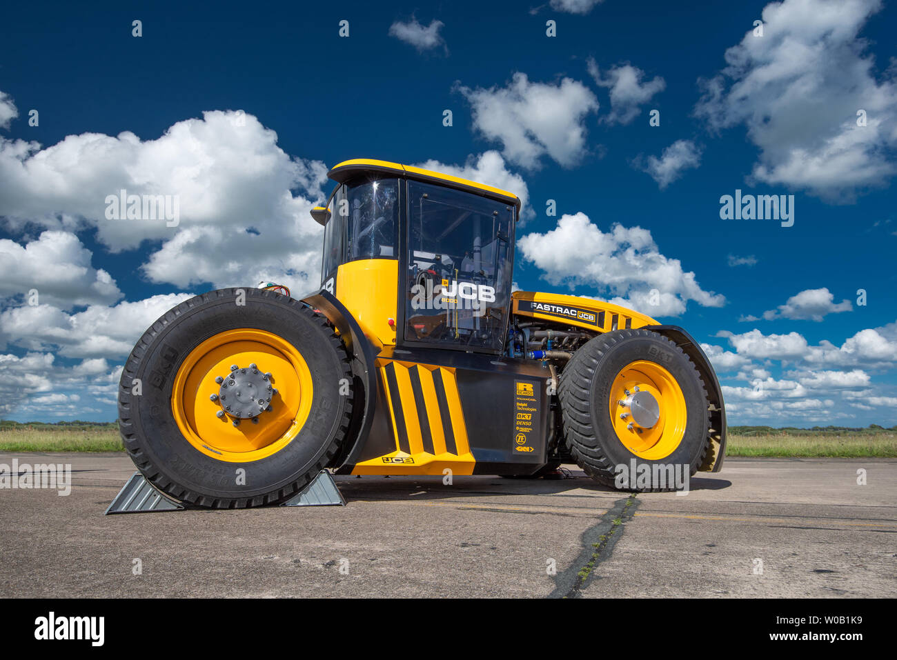 JCB Agri-produce macchinari per la realizzazione di una nuova British record di velocità per un trattore di 103,6 mph, battendo il precedente 87.27 mph record stabilito nel marzo 2018 Foto Stock