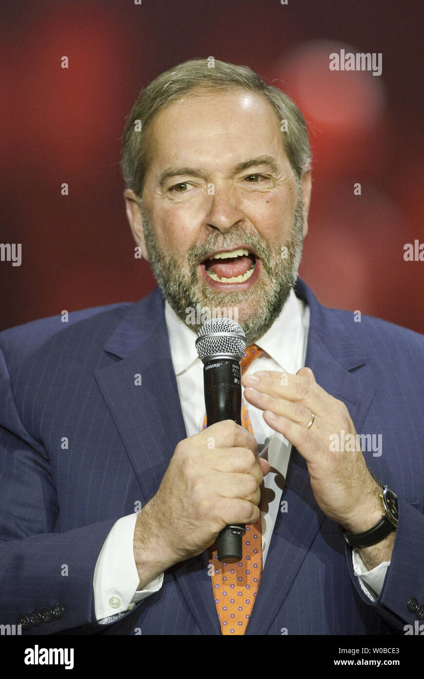 NDP Responsabile Thomas la Mulcair parla di diverse migliaia di sostenitori durante un rally in tarda estate/autunno federale di campagna elettorale in Vancouver, British Columbia, 17 ottobre 2015. Gli elettori si recheranno alle urne il 19 ottobre 2015. UPI/Heinz Ruckemann Foto Stock