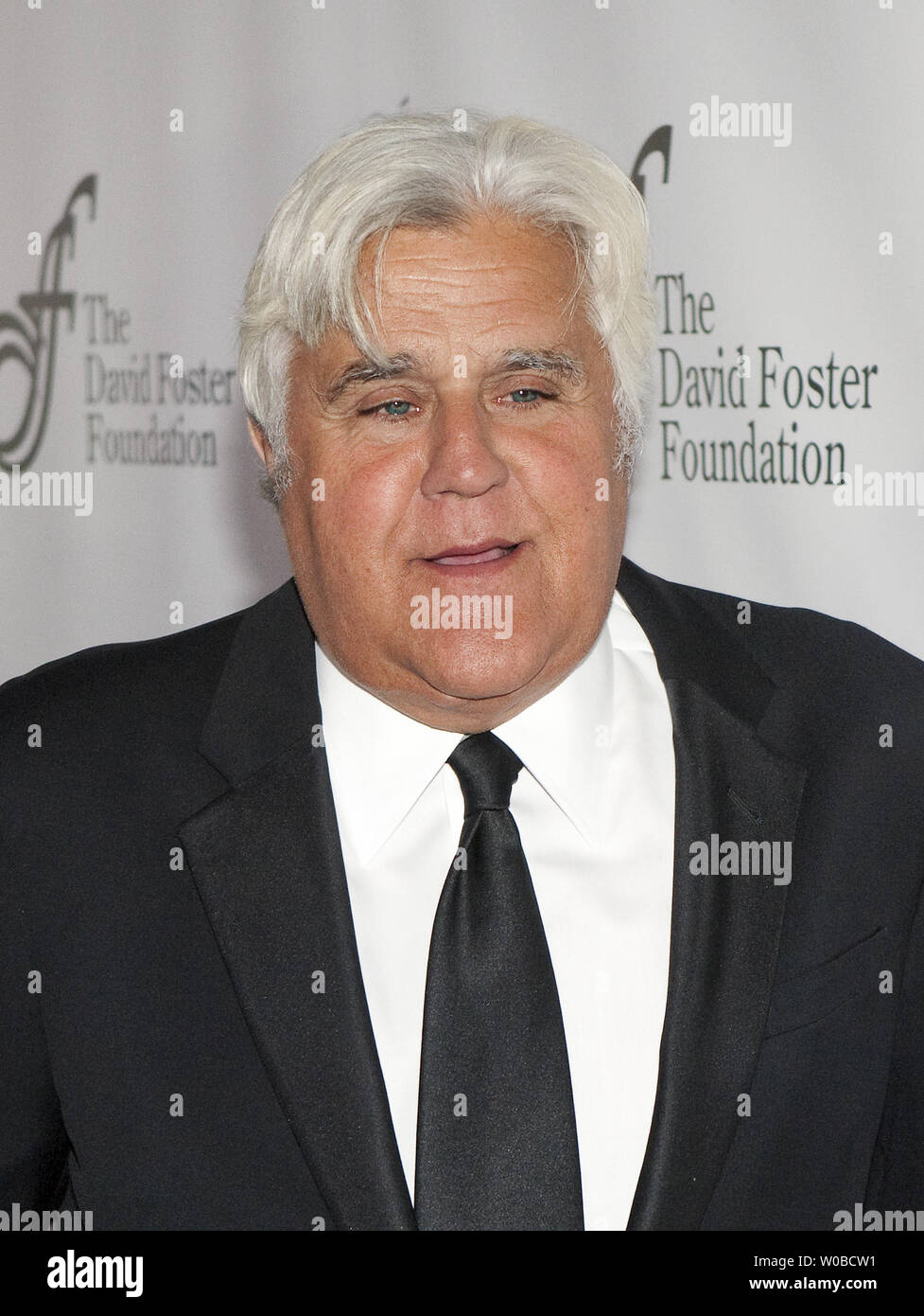 Jay Leno arriva sul tappeto rosso al star studded David Foster Foundation trentesimo anniversario miracolo & Gala Concerto di Roger Arena, Vancouver, BC, Ottobre 21, 2017. UPI/Heinz Ruckemann Foto Stock