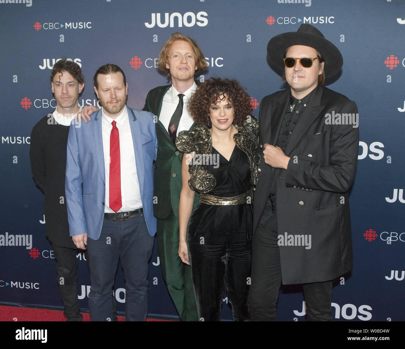 Arcade Fire arrivano sul tappeto rosso al 2018 Broadcast di Juno Awards in Vancouver, British Columbia, 25 marzo 2018. Foto di Heinz Ruckemann/UPI Foto Stock