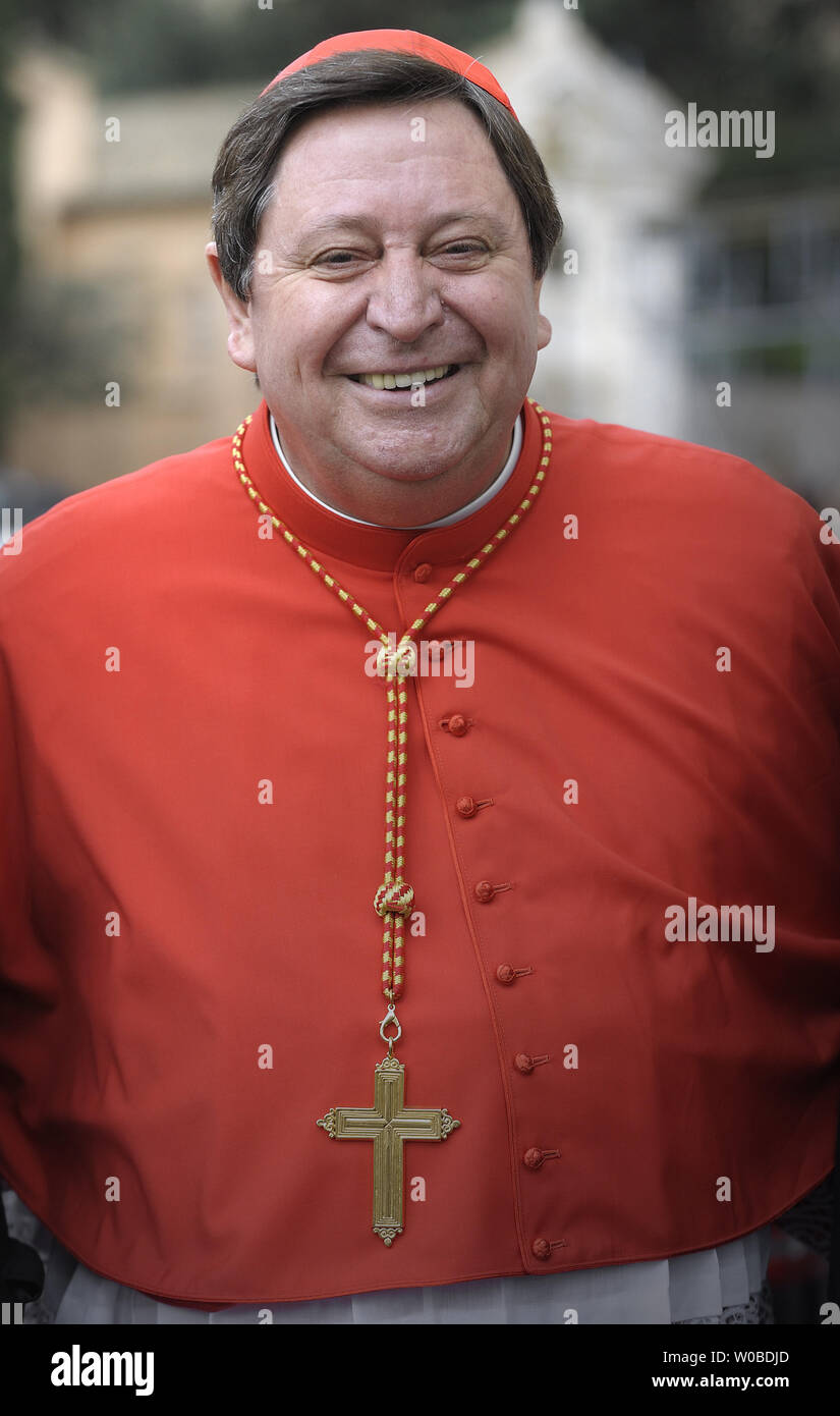 In Brasile il Cardinale João Braz de Aviz assiste la santa Messa nella Solennità della Cattedra di San Pietro con i nuovi Cardinali nella Basilica di San Pietro in Vaticano il 19 febbraio 2012. UPI/Stefano Spaziani Foto Stock