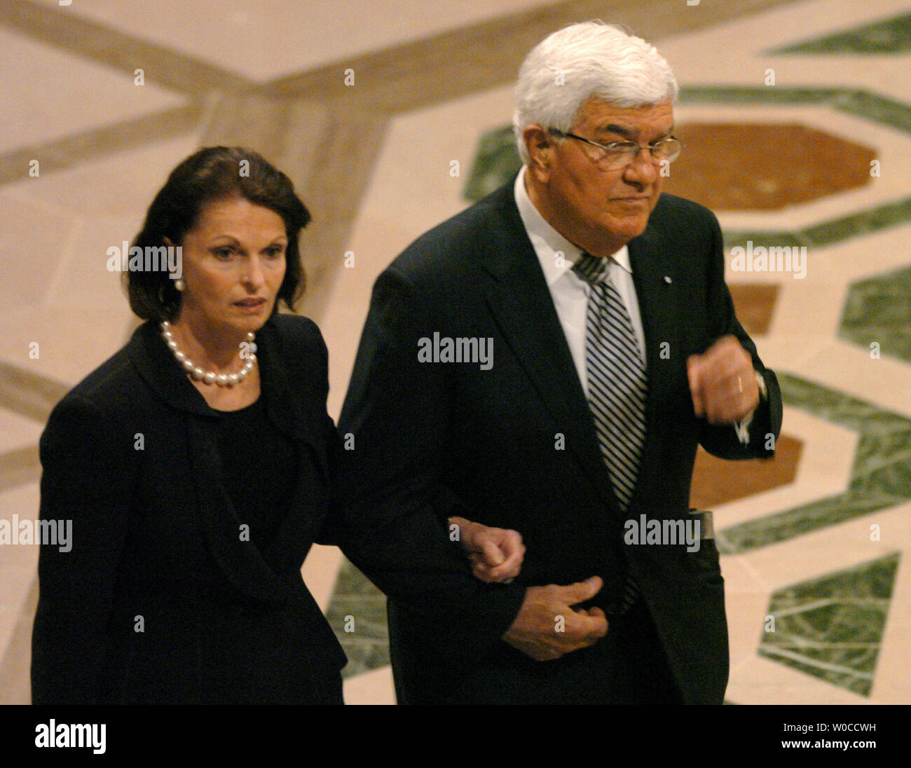 Alexander Haig, ex segretario di stato sotto il Presidente Ronald Reagan, passeggiate dalla chiesa dopo i funerali di Stato presso la Cattedrale Nazionale di Washington, 11 giugno 2004. I leader del mondo ha reso omaggio al quarantesimo presidente degli Stati Uniti. (UPI foto/Pat Benic) Foto Stock