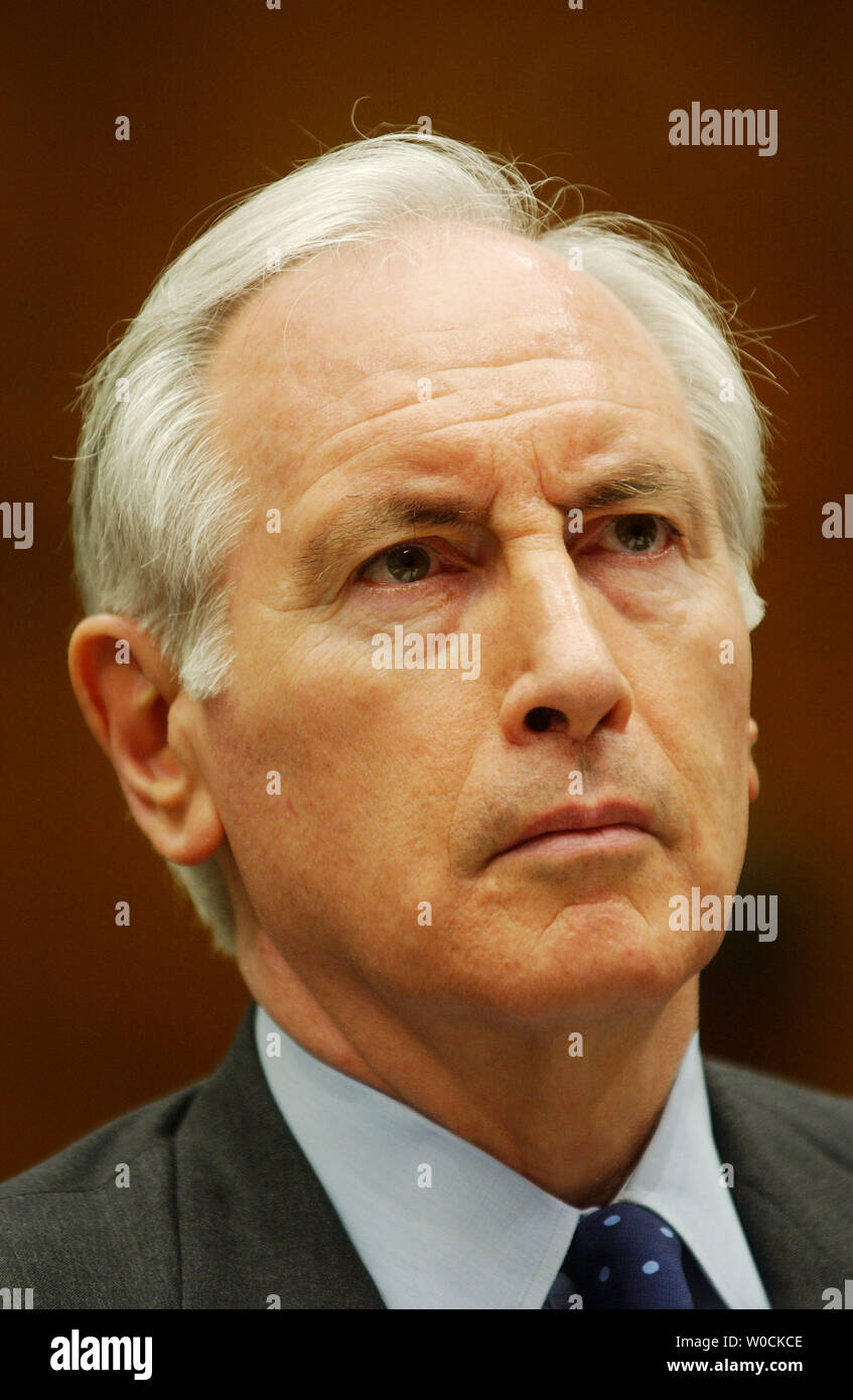 Philip Verveer, del DOJ cousel in originale deposito antitrust contro ex AT&T, testimonia prima del comitato della Camera della magistratura per quanto riguarda l'industria delle telecomunicazioni, nove anni dopo la Telecom Act, il 20 aprile 2005. Foto Stock