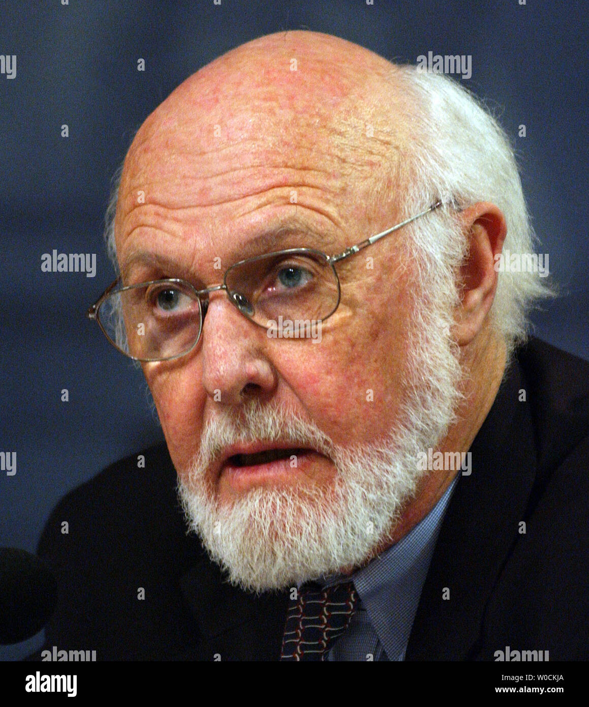 WWIC senior scholar John Sewell parla di fallito e in mancanza di membri e la loro connessione con le armi di distruzione di massa e il terrorismo nel corso di una discussione al Woodrow Wilson International Center il 25 aprile 2005, a Washington. (UPI foto/Roger L. Wollenberg) Foto Stock