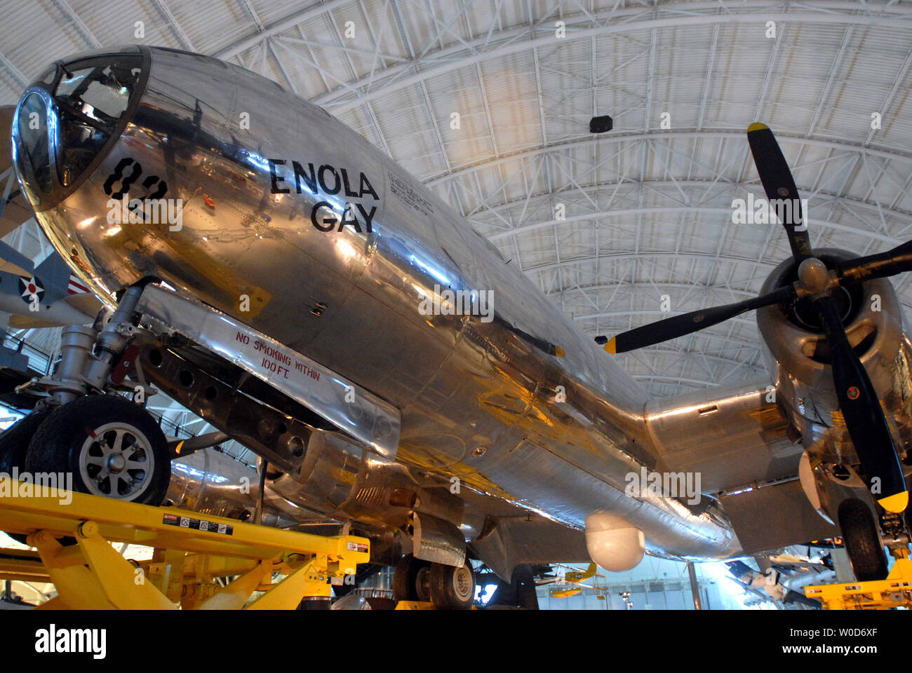 Il Enola Gay, che è diminuita la bomba su Hiroshima il 6 agosto 1945, è su visualizzazione al museo nazionale dell'aria e dello spazio a Dulles, Virginia, il 4 agosto 2006. (UPI foto/Roger L. Wollenberg) Foto Stock