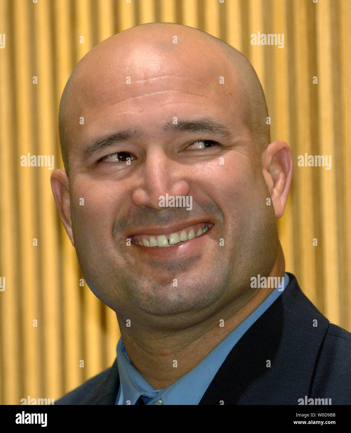 Manny Acta, ex terza base coach per il N.Y. Mets, viene annunciato come nuovo Washington cittadini baseball team manager nel corso di una conferenza stampa a Washington il 14 novembre 2006. (UPI foto/Roger L. Wollenberg) Foto Stock