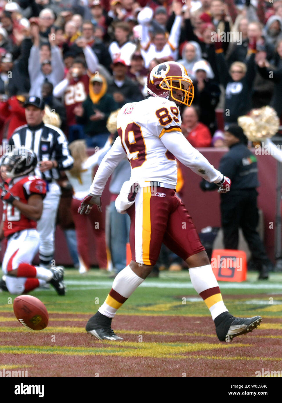 Washington Redskins running back Ladell Betts celebra il suo 8-cantiere touchdown correre contro i falchi di Atlanta, durante il primo trimestre in Fed Ex campo in Largo, Maryland il 3 dicembre 2006. (UPI foto/Kevin Dietsch) Foto Stock