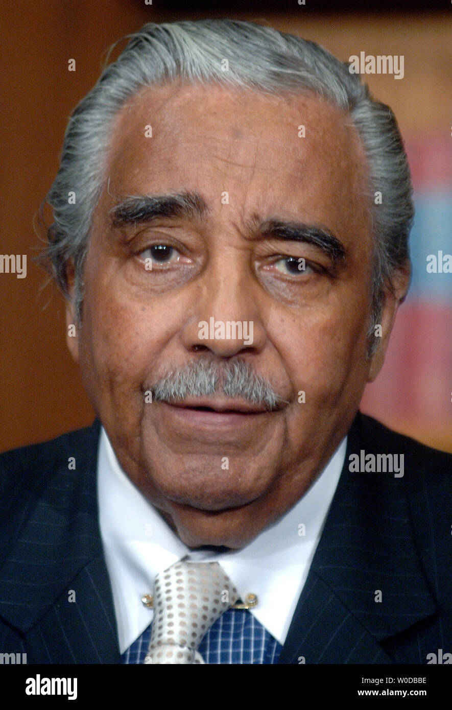 Casa modi e mezzi Presidente Charles Rangel (D-NY) parla di reintegrare il progetto militare, nel corso di una conferenza stampa a Washington il 11 gennaio 2007. (UPI foto/Kevin Dietsch) Foto Stock
