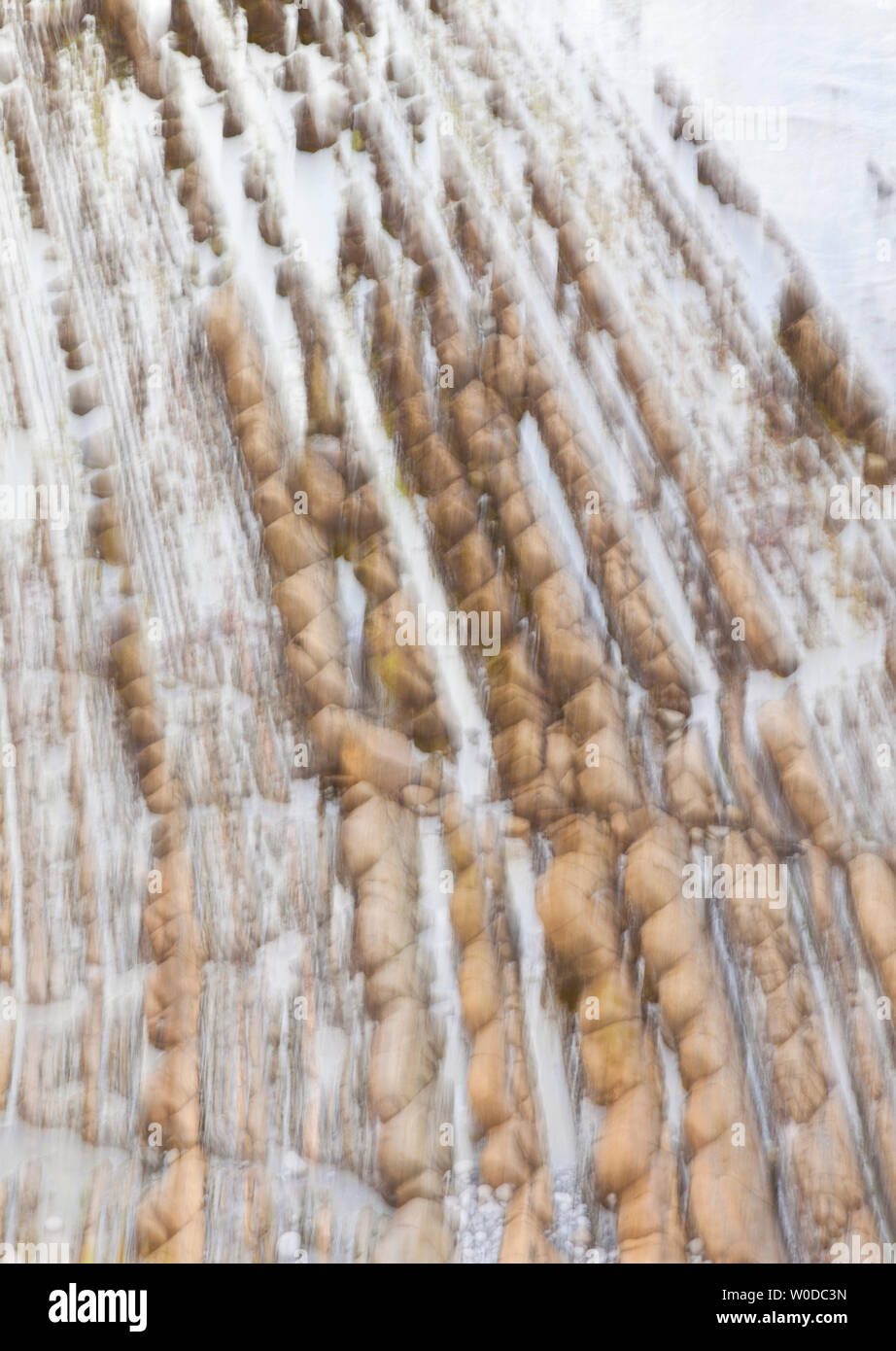 Flysch, Sakoneta beach, Deva, Gipuzkoa, il Paese Basco, la baia di Byscay, Spagna, Europa Foto Stock