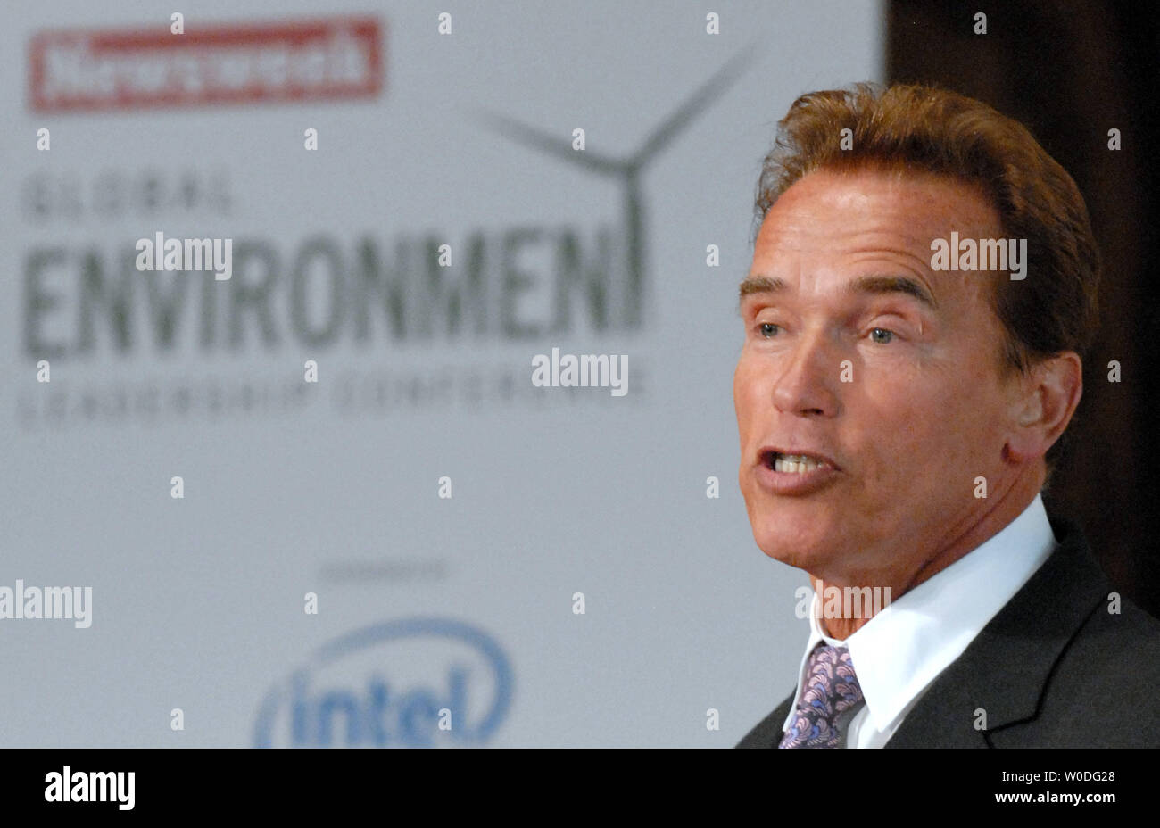 Il repubblicano governatore della California Arnold Schwarzenegger offre il keynote address per Newsweek Global Leadership ambientale conferenza presso la Georgetown University di Washington il 11 aprile 2007. (UPI foto/Roger L. Wollenberg) Foto Stock