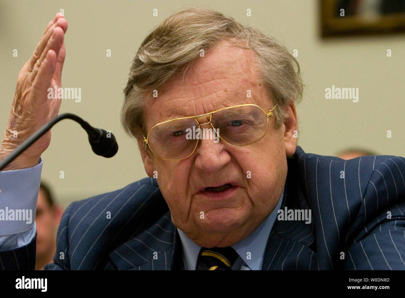 L'ex Segretario di Stato Lawrence Eagleburger testimonia davanti alla casa Commissione Affari Esteri americano-circa le relazioni diplomatiche su Capitol Hill a Washington il 14 giugno 2007. (UPI foto/David Brody) Foto Stock