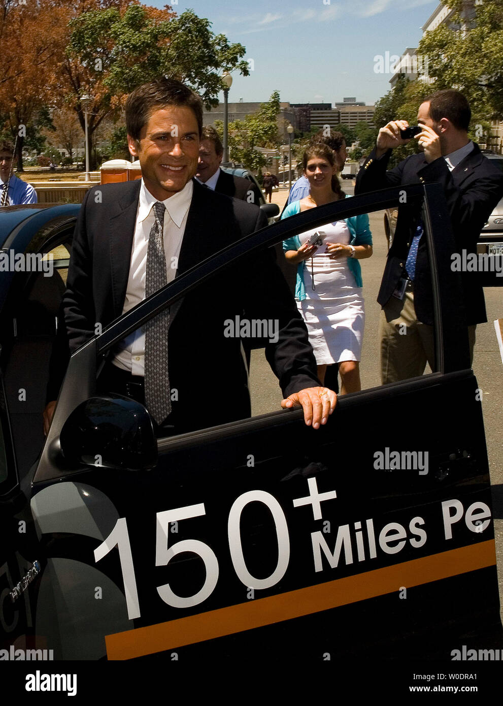 Attore Rob Lowe descrive i vantaggi dei plug-in veicoli ibridi a una manifestazione sul Campidoglio di Washington il 12 luglio 2007. (UPI foto/David Brody) Foto Stock