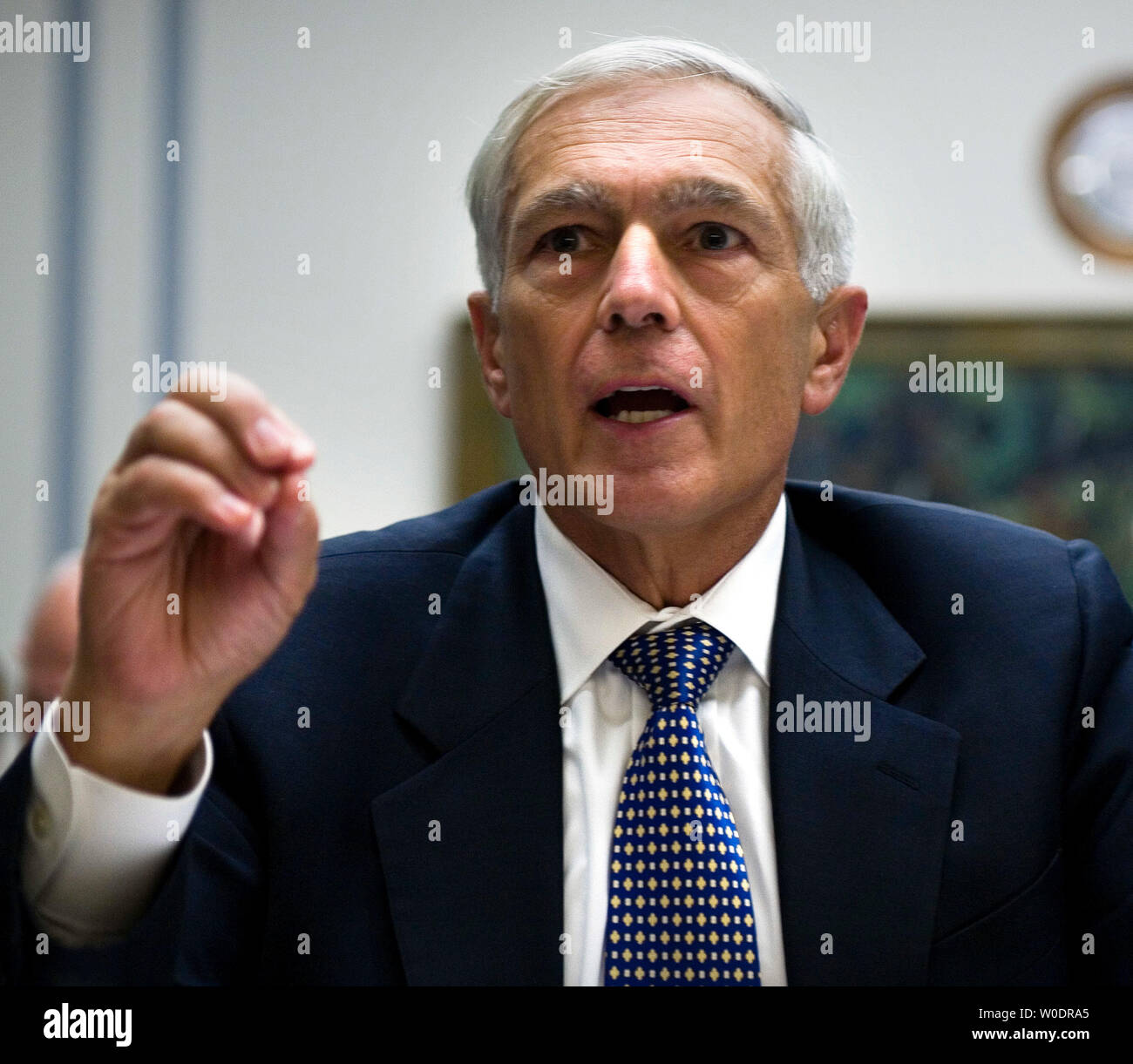 Gen. Wesley Clark testimonia davanti la casa Servizi armati di vigilanza e sottocomitato indagini sulle strategie per la guerra in Iraq su Capitol Hill a Washington il 12 luglio 2007. (UPI foto/David Brody) Foto Stock