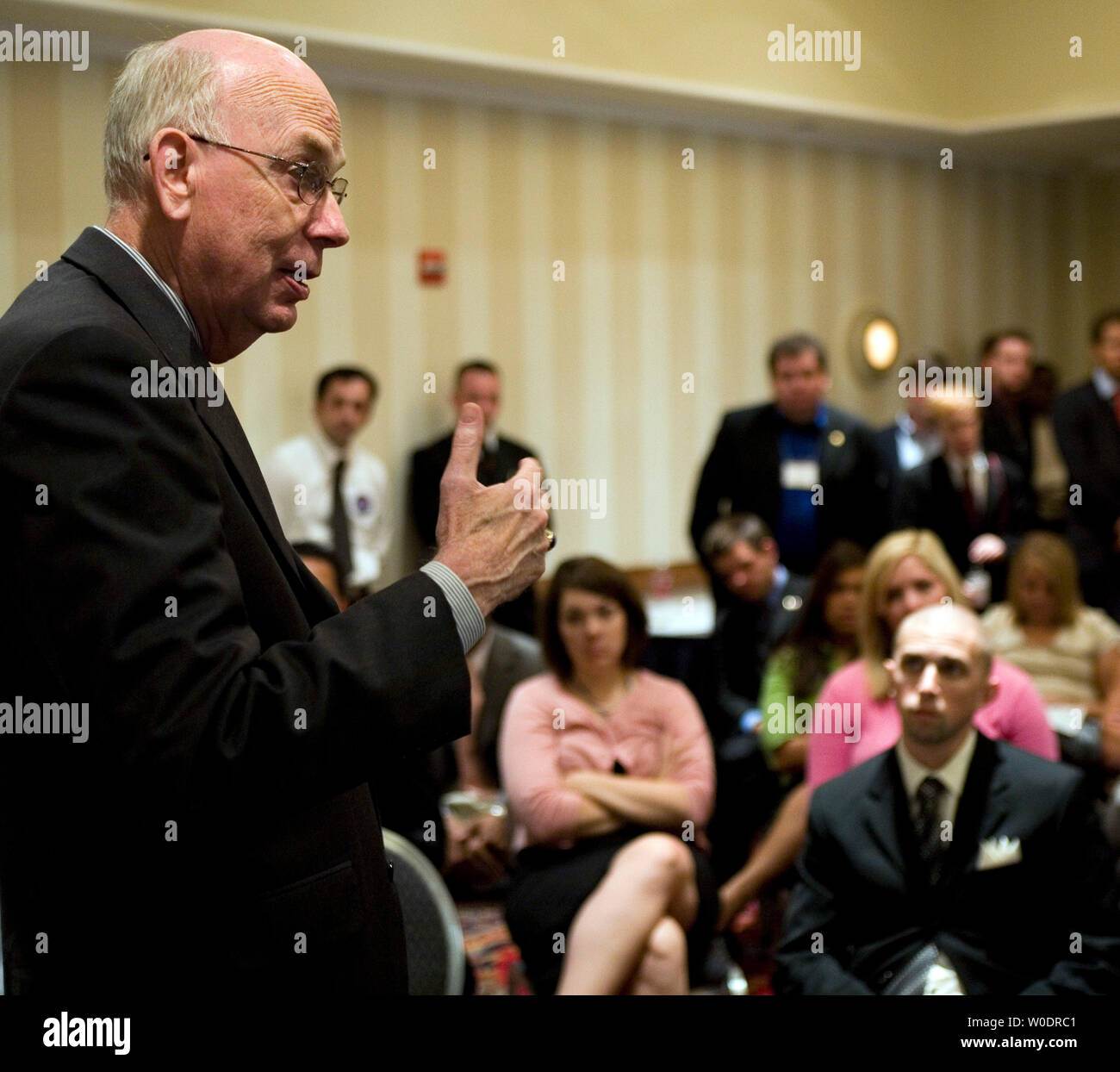 Il Sen. Bob Bennett (R-UT) parla al Collegio Convention Nazionale Repubblicana in Arlington, VA, il 13 luglio 2007. (UPI foto/David Brody) Foto Stock