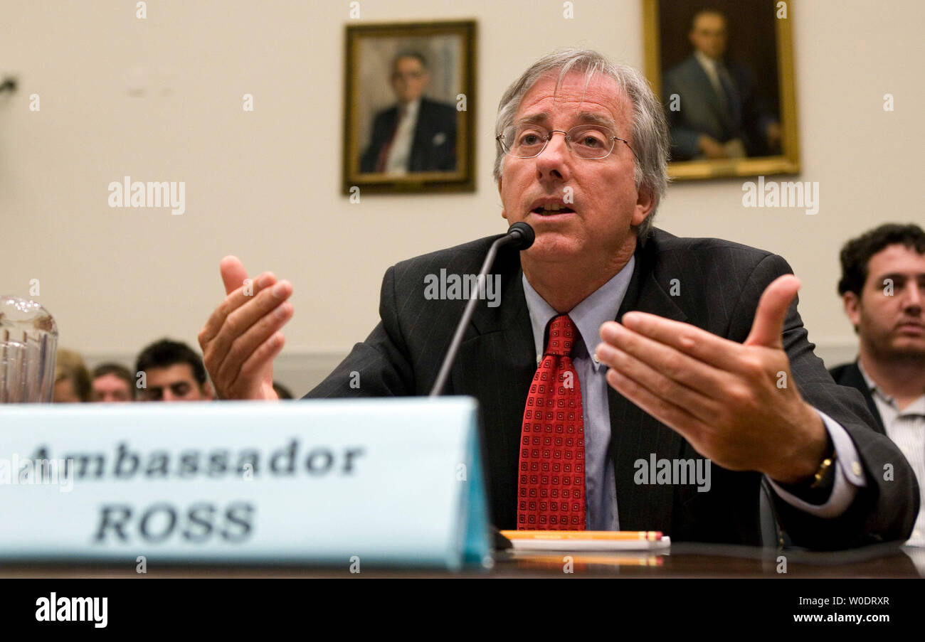 Ex ambasciatore Dennis Ross testimonia davanti alla casa Commissione Affari Esteri negli Stati Uniti circa gli sforzi diplomatici in Medio Oriente sul Campidoglio di Washington il 19 luglio 2007. (UPI foto/David Brody) Foto Stock