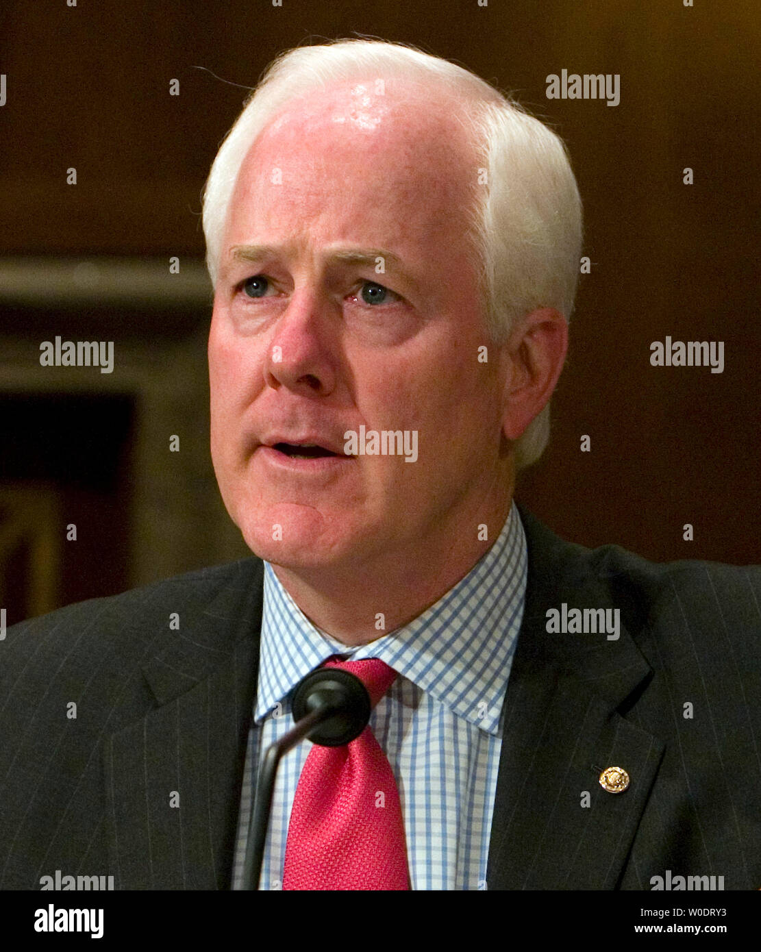 Il Sen. John Cornyn, R-TX, testimonia davanti alla commissione giudiziaria del Senato a una conferma audizione del Campidoglio di Washington il 19 luglio 2007. (UPI foto/David Brody) Foto Stock