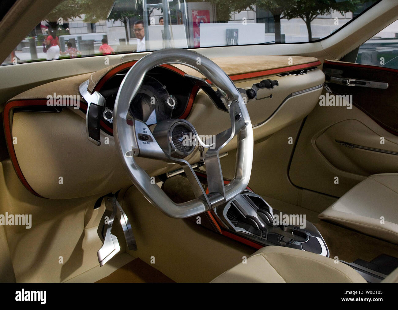 General Motors ha presentato la sua nuova ibrida plug-in concept car, la Chevrolet Volt, a Washington il 20 luglio 2007. Il Volt è in grado di pilotare fino a 40 miglia senza utilizzo di benzina e si aspetta di ottenere 50-150 miglia per gallone successivamente. (UPI foto/David Brody) Foto Stock