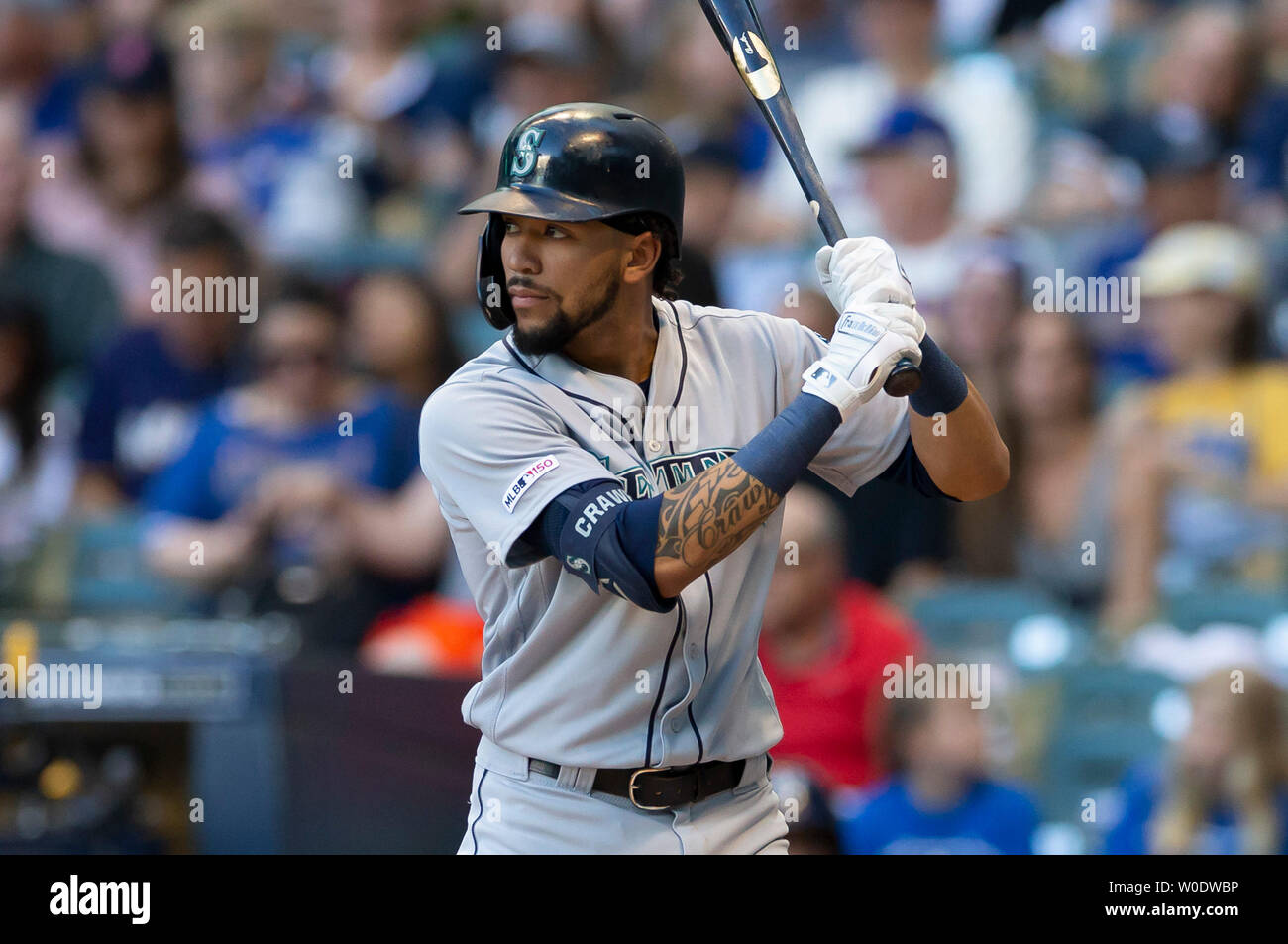 Milwaukee, WI, Stati Uniti d'America. Il 25 giugno, 2019. Seattle Mariners shorstop J.P. Crawford #3 fino a bat durante il Major League Baseball gioco tra il Milwaukee Brewers e il Seattle Mariners a Miller Park di Milwaukee, WI. John Fisher/CSM/Alamy Live News Foto Stock