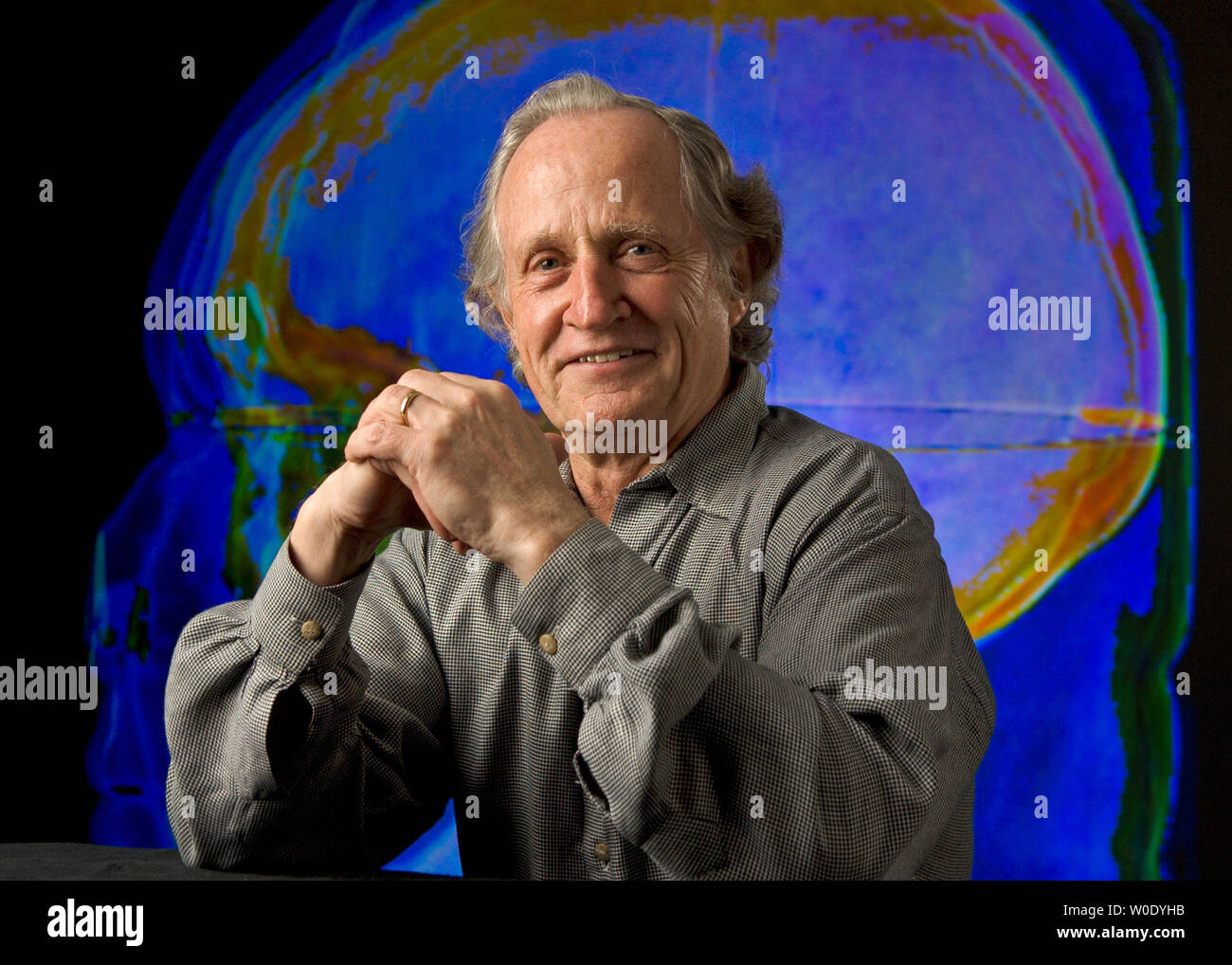 Mario R. Capecchi, Ph.D., professore di genetica umana e biologia all'Università di Utah Eccles Istituto di Genetica Umana e un Howard Hughes Medical Institute è un co-destinatario di questa yearís Premio Nobel per la medicina, premiato il 8 agosto 2007. Smithies condivide il premio con American Mario R. Capecchi ed il britannico Martin J. Evans per lo sviluppo di un gene-targeting tecnica in topi. (UPI foto/Dirk Douglass/University of Utah) Foto Stock