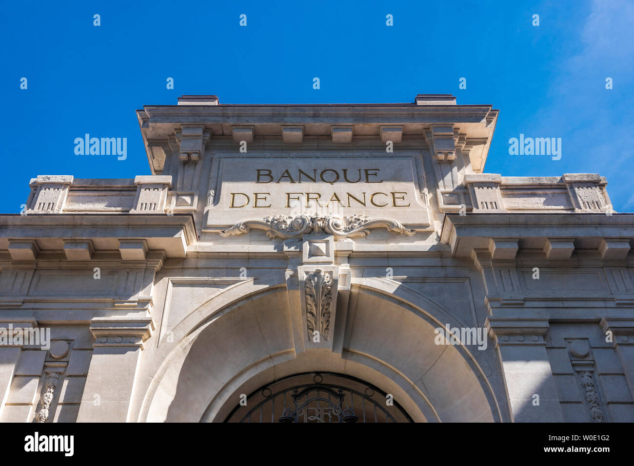 Francia, Vaucluse, Avignone, dettaglio della Banca di Francia (facciata del XIX secolo). Foto Stock