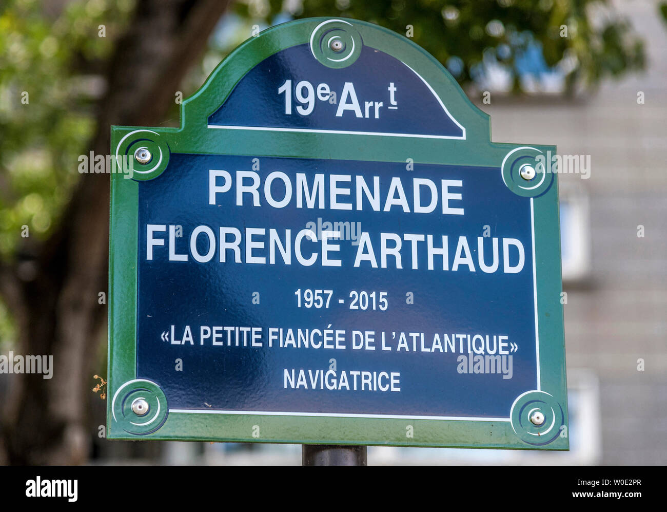 Francia, XIX arrondissement di Parigi, Bassin de la Villette, 'Promenade Firenze Arthaud (marinaio, 1957-2015)' strada segno Foto Stock