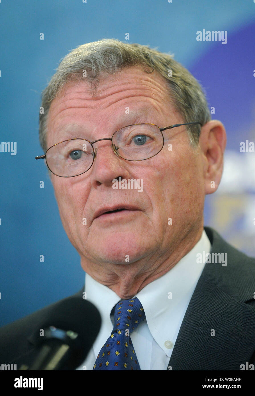 Il Sen. James Inhofe (R-OK) parla nel corso di una conferenza stampa sulla "Otteniamo!" campagna, che mira a unire le persone dietro le prospettive bibliche sull'ambiente e i poveri, a Washington il 15 maggio 2008. La campagna denuncia l'opinione ampiamente diffusa che gli esseri umani sono accelerando gli effetti del riscaldamento globale e invece dice che le interessa per contrastare il riscaldamento globale sono male la scarsa innalzando i costi di energia e di cibo durante il taglio di posti di lavoro. (UPI foto/Kevin Dietsch) Foto Stock