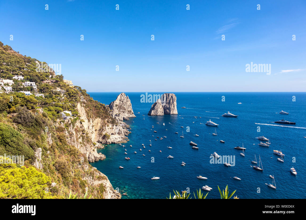 Vista sul mare dalle alture del Monte Solaro, Anacapri, Isola di Capri, area di Napoli, Italia Foto Stock