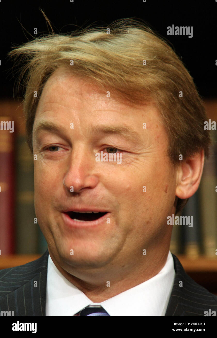 Sost. Dean Heller (R-NV) parla di recente tour prese da casa i repubblicani della Nazionale per le energie rinnovabili in laboratorio Golden, Colorado, Alaska di Prudhoe Bay e Arctic pianura costiera a Washington il 22 luglio 2008. (UPI foto/Jack Hohman) Foto Stock