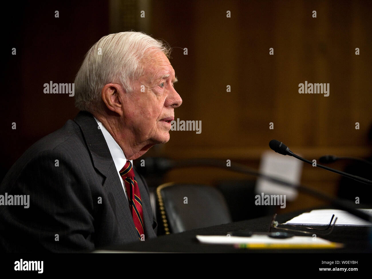 L ex Presidente Jimmy Carter testimonia circa la sicurezza energetica prima del Senato Comitato delle Relazioni Estere sul Campidoglio di Washington il 12 maggio 2009. (UPI foto/David Brody) Foto Stock