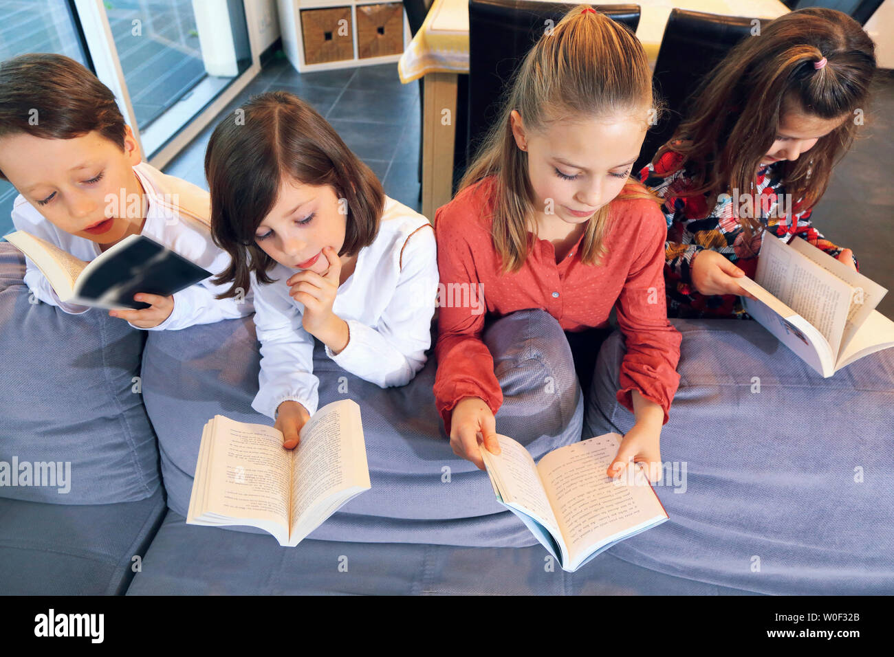 Lettura per bambini Foto Stock