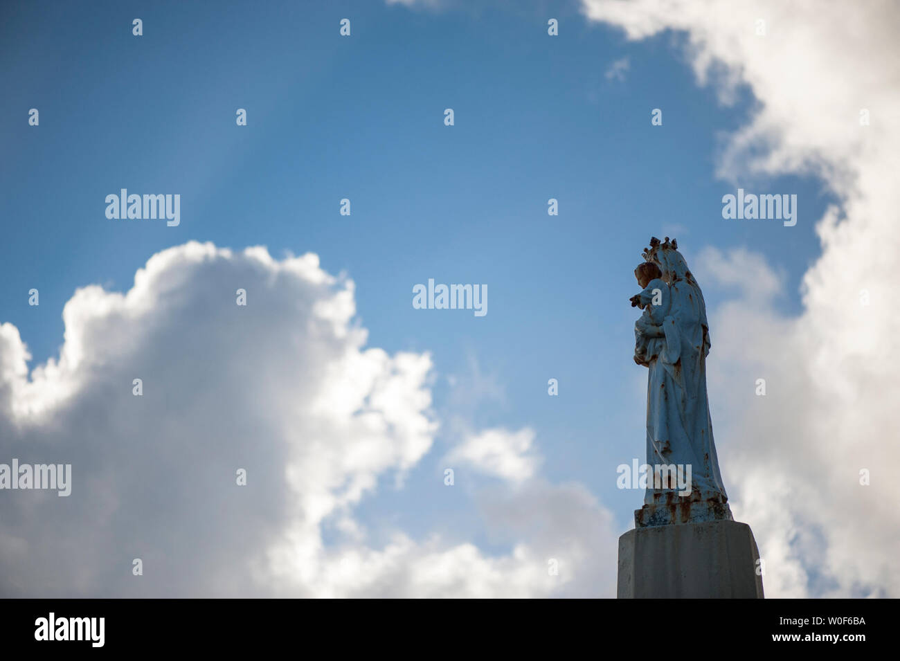 Vergine Maria statua, porto di Langevin, La Réunion, territori di oltremare, Francia Foto Stock